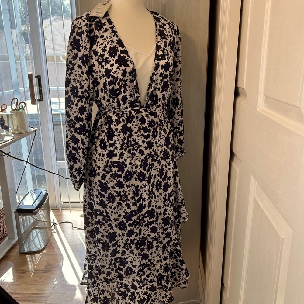 Lucky Brand NWT Karin 100% silk wrap floral print dress Size P/S